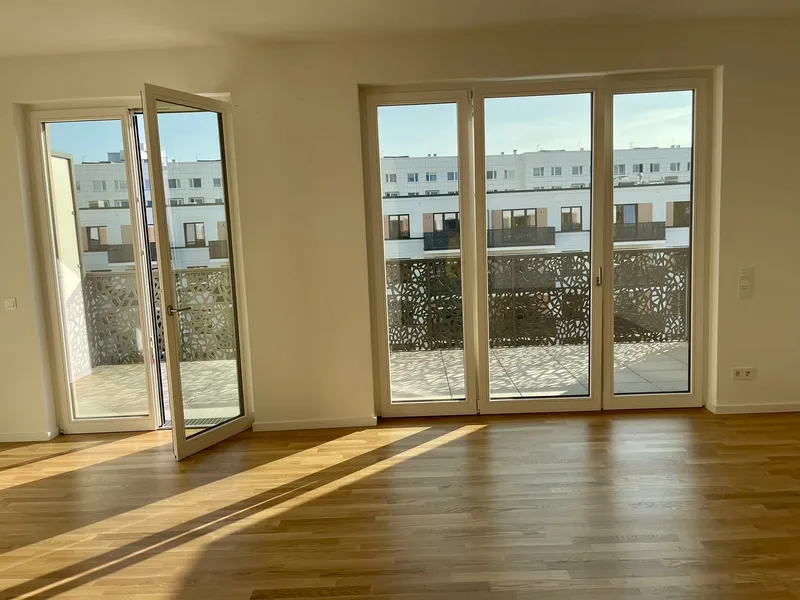 Penthouse im 6./obersten OG | 2 Bäder/Baths | Balkon & Fernsehturmblick/TV Tower View — photo 1